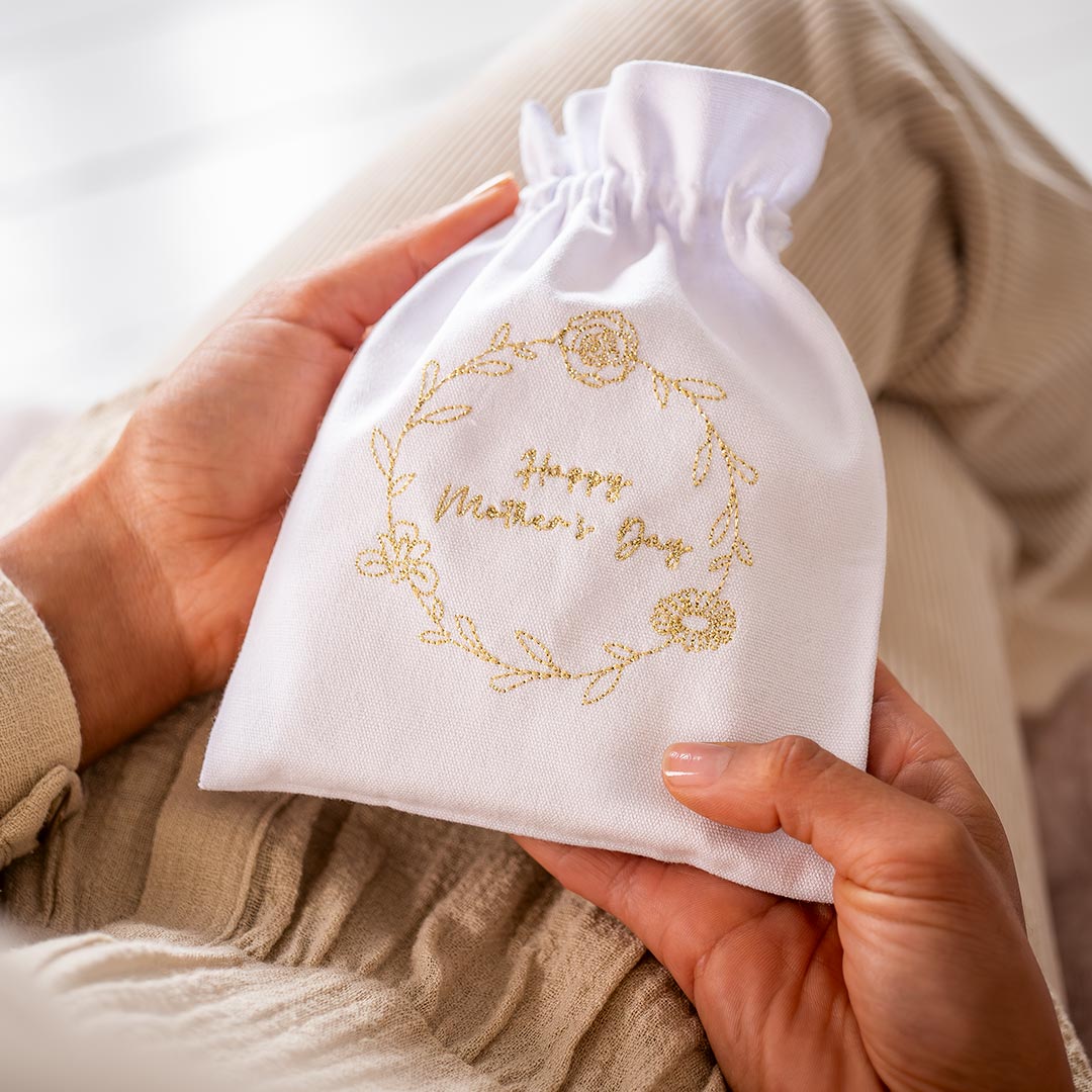 Luxury Embroidered White Cotton Mother's Day Gift Pouch With 3 Birth Flowers